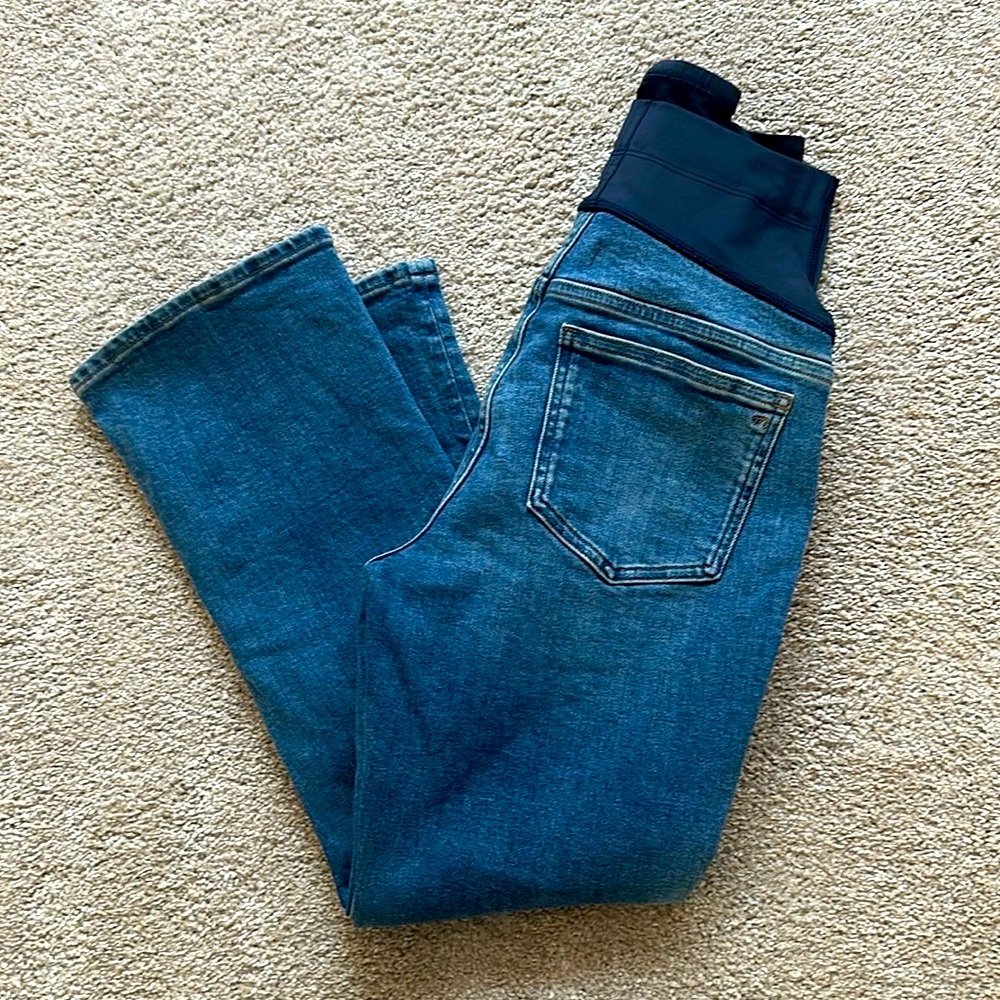 Maternity kick out jeans 
NWOT 26 petite
